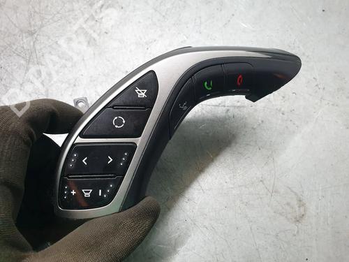 Used Steering wheel controls HYUNDAI i30 (GD) 1.6 CRDi (110 hp) 25896897