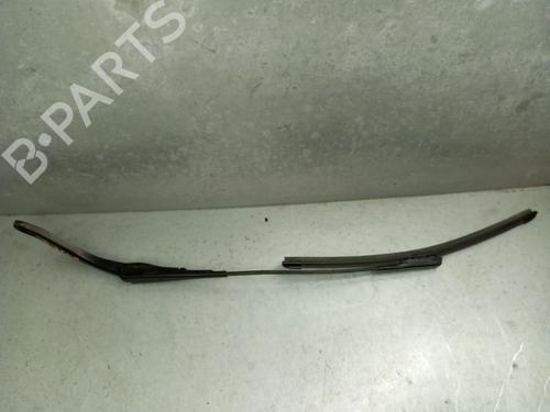 Used Front windshield wiper arm BMW 1 (F21) 116 d (116 hp) 26436052