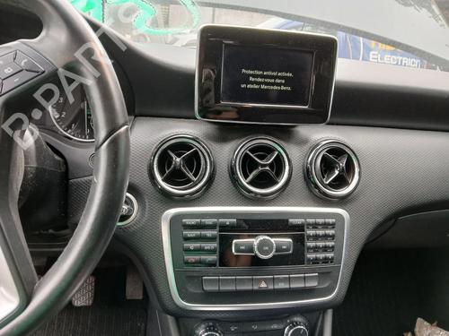 Used Radio MERCEDES-BENZ A-CLASS (W176) A 180 (176.042) (122 hp) 28368402