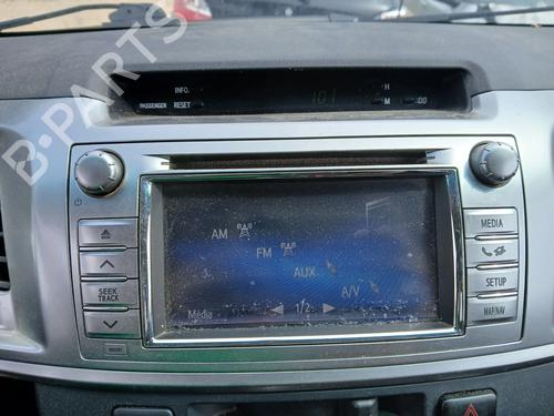 Used Radio TOYOTA HILUX VII Pickup (_N1_, _N2_, _N3_) 2.5 D-4D 4WD (KUN25) (144 hp) 28951337
