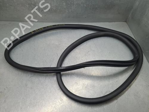 Used Rubber door seal PEUGEOT 3008 II SUV (MC_, MR_, MJ_, M4_) 1.5 BlueHDi 130 (131 hp) 29619971