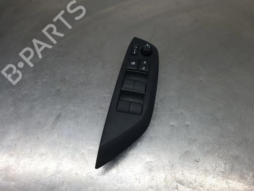Used Left front window switch TOYOTA YARIS CROSS (MXP_) 1.5 Hybrid All-wheel Drive (MXPJ15) (116 hp) 26377510
