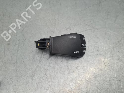 Używane Przyciski sterowania na kierownicy DACIA SANDERO III 1.0 TCe 100 ECO-G (101 hp) 29749768