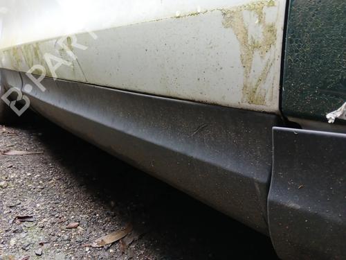 Right front door LAND ROVER DISCOVERY V (L462) 2.0 Sd4 4x4 | BP16729575C3