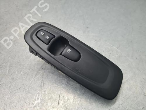 Interrupteur de vitre avant droite RENAULT KADJAR (HA_, HL_) 1.5 dCi 110 (HLA3) (110 hp) 30411382