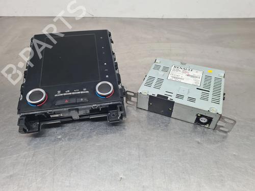 Used Radio RENAULT MEGANE IV Hatchback (B9A/M/N_) 1.5 dCi 110 (B9A3) (110 hp) 31028165