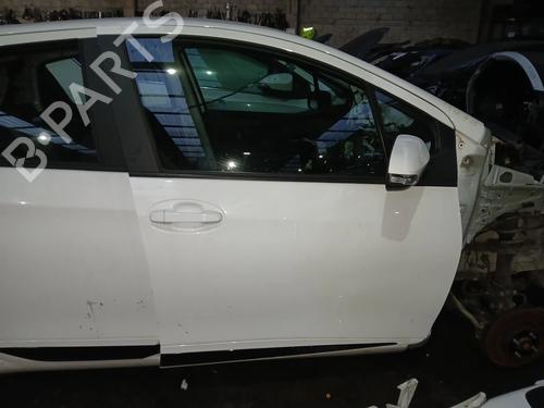 Used Right front door TOYOTA YARIS (_P13_) 1.5 Hybrid (NHP130_, NHP130) (101 hp) 31364738