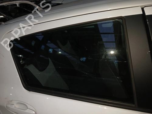 Luna trasera derecha TOYOTA YARIS (_P13_) 1.5 Hybrid (NHP130_, NHP130) (101 hp) 31364749