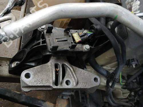 Motorophæng PEUGEOT 3008 II SUV (MC_, MR_, MJ_, M4_) 1.5 BlueHDi 130 (131 hp) 31371125