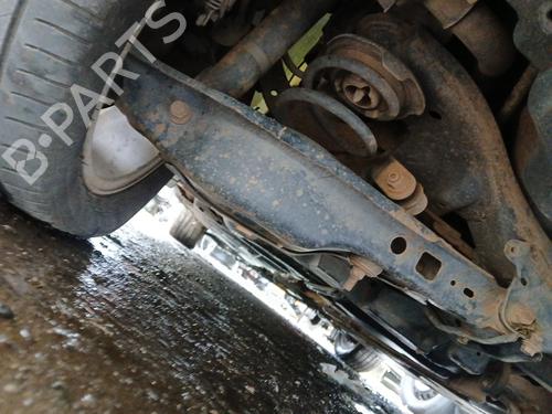 Venstre bagtil bærearm TOYOTA AURIS (_E18_) 2.0 D-4D (ADE186_, ADE186R) (124 hp) 31381907