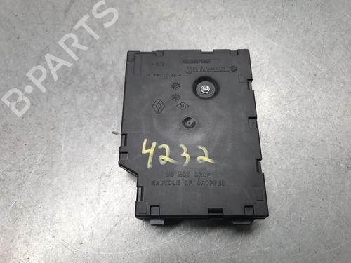 Used Card reader RENAULT CLIO IV (BH_) 0.9 TCe 90 (BHNF, BHMA, BHMH, BHJK, BHJR) (90 hp) 31668191