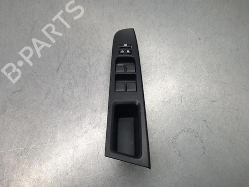 Venstre fortil elrude kontakt TOYOTA YARIS (_P13_) 1.5 Hybrid (NHP130_, NHP130) (101 hp) 31672737