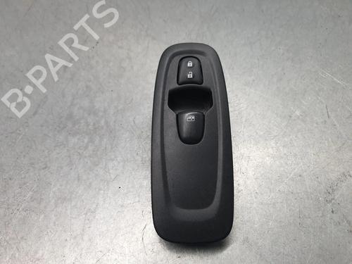 Used Right front window switch RENAULT KADJAR (HA_, HL_) 1.2 TCe 130 (HLMR) (130 hp) 31672739