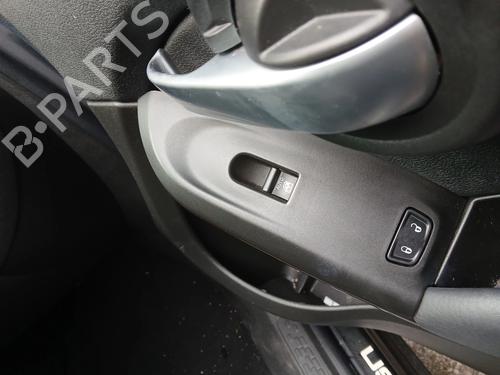 Pulsantiera anteriore destra FIAT 500X (334_) 1.3 (334.AXR11) (150 hp) 31712014