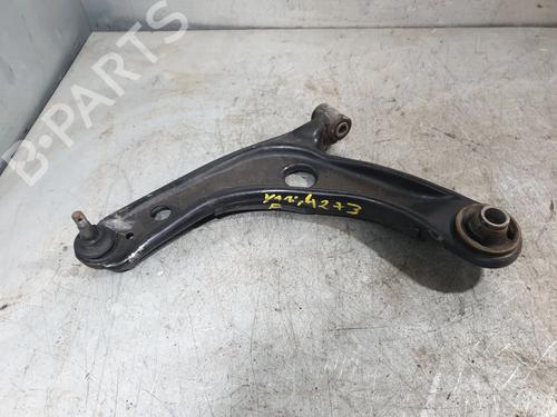 Used Left front suspension arm TOYOTA YARIS (_P13_) 1.5 Hybrid (NHP130_, NHP130) (101 hp) 31364762