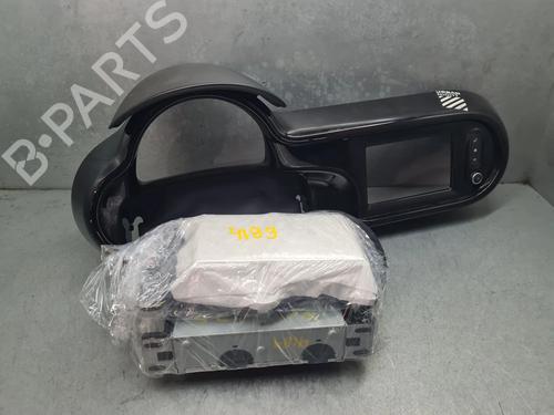 Bilradio RENAULT TWINGO III (BCM_, BCA_) Z.E: (BCA1) (82 hp) 31310273