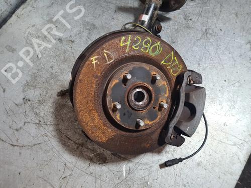 Used Right front steering knuckle Right front steering knuckle TOYOTA AURIS Estate (_E18_) 1.8 Hybrid (ZWE186_, ZWE186R, ZWE186H) (136 hp) 31621765 31621765
