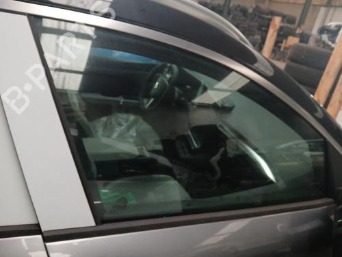 dr-rude-hjre-foran-renault-scenic-e-tech-phase-i-2023-32305364 main image