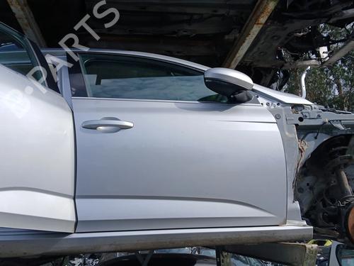 right-front-door-renault-megane-iv-hatchback-b9amn_-2015-32448027 main image