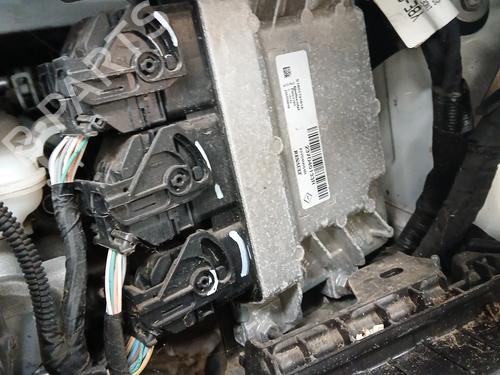 engine-control-unit-ecu-renault-zoe-bfm_-2012-32448051 main image