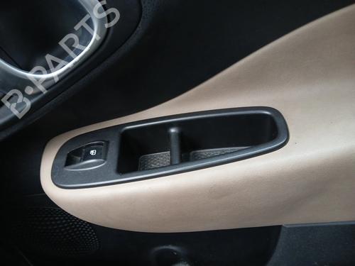 right-front-window-switch-fiat-500l-351_-352_-2012-32454267 main image