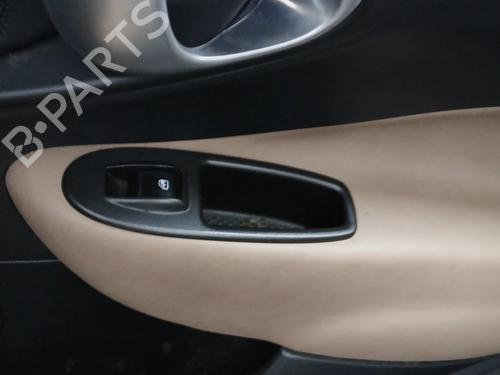 Used Right rear window switch FIAT 500L (351_, 352_) 1.3 D Multijet (199LXY1A, 199LXY11) (84 hp) 32454269