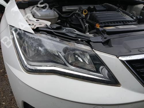 Used Right headlight SEAT LEON (5F1) 1.2 TSI (110 hp) 32469491