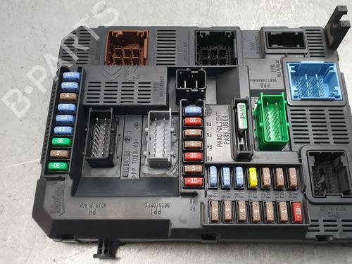 Caja reles / fusibles CITROËN C4 CACTUS 1.6 BlueHDi 100 (99 hp) 32493517