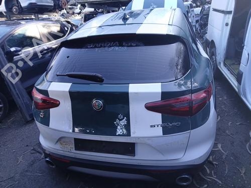 tailgate-alfa-romeo-stelvio-949_-2016-32657105 main image