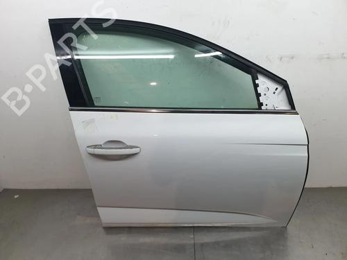 right-front-door-renault-megane-iv-hatchback-b9amn_-2015-28368957 main image