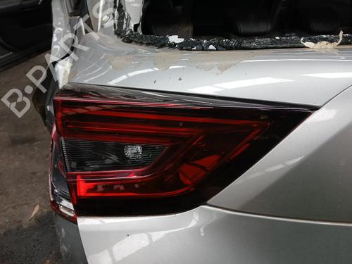 Farolim esquerdo da mala NISSAN JUKE (F16_) DIG-T 117 (117 hp) 33121527