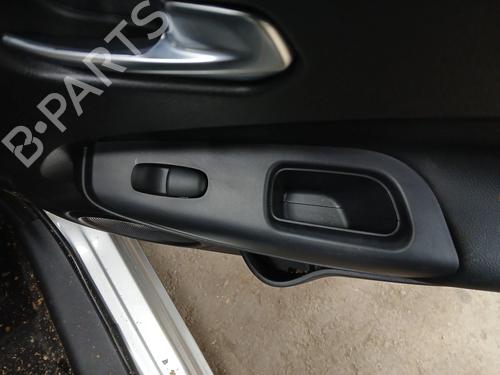 right-rear-window-switch-nissan-juke-f16_-2019-33121521 main image