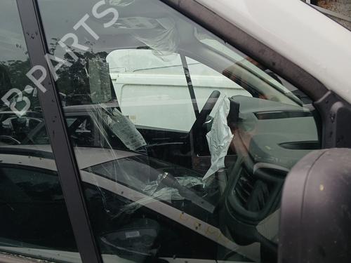 front-right-quarter-glass-renault-trafic-iii-van-fg_-2014-33236976 main image