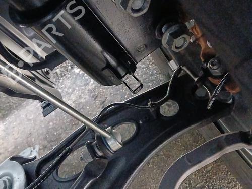 Used Right front steering knuckle Right front steering knuckle RENAULT TRAFIC III Van (FG_) 2.0 dCi 130 (FGMY) (131 hp) 33236993 33236993