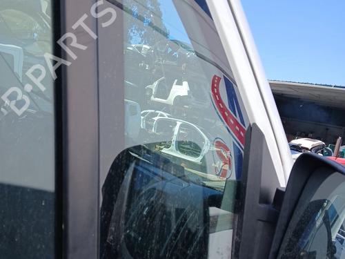 front-right-quarter-glass-peugeot-boxer-van-2006-33606688 main image