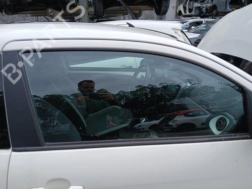 front-right-door-window-toyota-aygo-_b4_-2014-33800761 main image