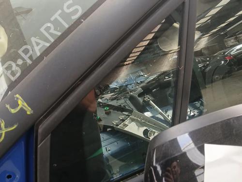 front-left-quarter-glass-citroen-c3-aircross-ii-2r_-2c_-2017-34251255 main image