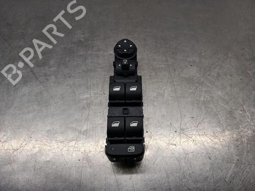 Used Left front window switch Left front window switch OPEL CORSA F (P2JO) CORSA-e (68) (136 hp) 27040399 27040399