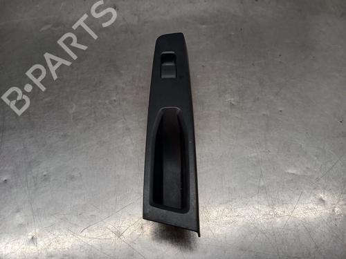 Comutador vidro trás esquerdo Comutador vidro trás esquerdo TOYOTA YARIS (_P13_) 1.5 Hybrid (NHP130_, NHP130) (101 hp) 34331209 34331209