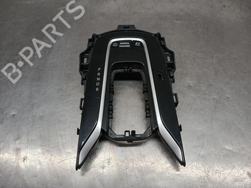 Accoudoir central Accoudoir central TOYOTA COROLLA Hatchback (_E21_, _EA1_, _EH1_) 1.8 Hybrid (ZWE211, ZWE219) (122 hp) 34346955 34346955