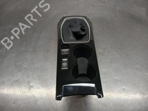 Used Armrest / Center console Armrest / Center console PEUGEOT 208 II (UB_, UP_, UW_, UJ_) 1.2 PureTech 100 (101 hp) 34346957 34346957