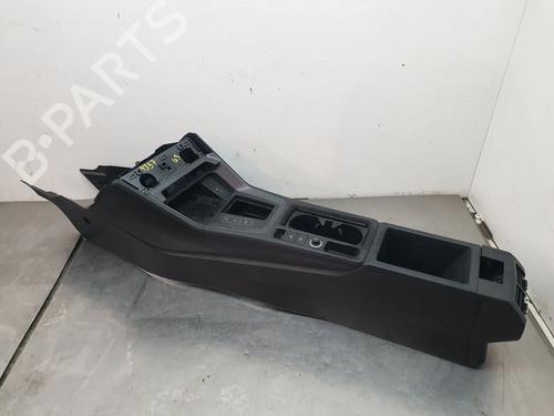 Used Armrest / Center console Armrest / Center console AUDI Q3 (F3B) 45 TFSI quattro (230 hp) 34472777 34472777