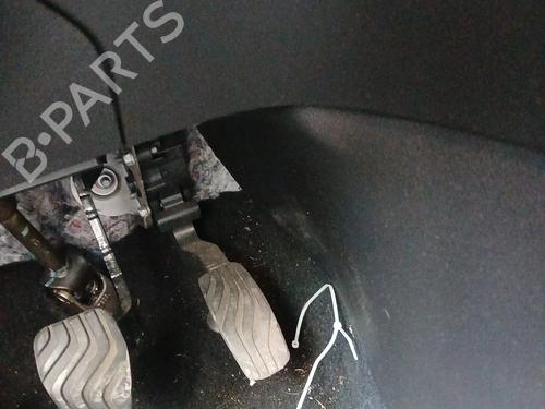 pedal-renault-megane-iv-hatchback-b9amn_-2015-36045792 main image