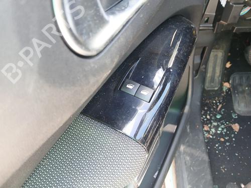 Comutador vidro frente esquerdo Comutador vidro frente esquerdo CITROËN C4 CACTUS 1.2 VTi 82 (82 hp) 36420526 36420526