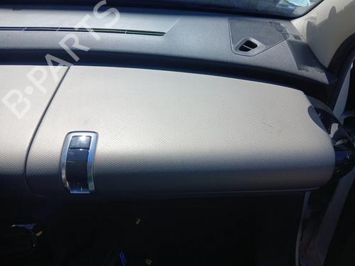 glove-box-citroen-c4-cactus-2014-36420531 main image