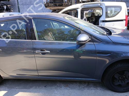 right-front-door-renault-megane-iv-hatchback-b9amn_-2015-37006673 main image