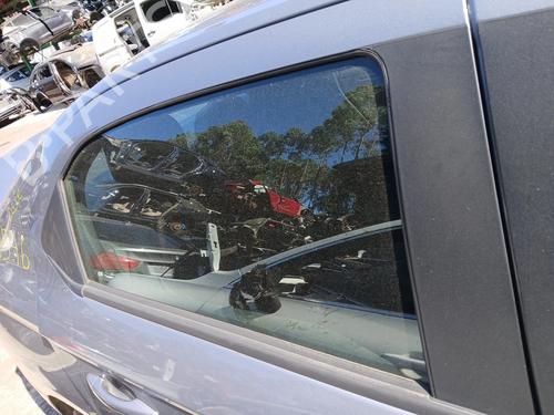 Used Rear right door window Rear right door window 37071201 37071201