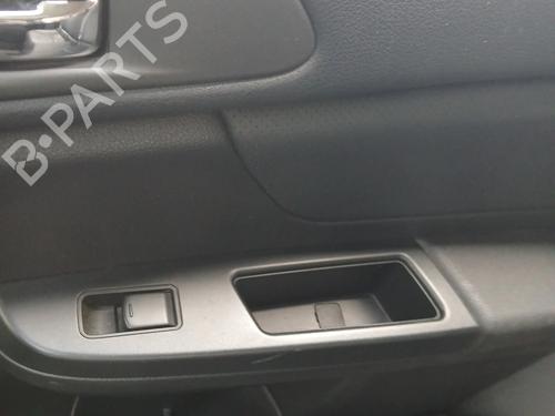 Mando elevalunas trasera derecho Mando elevalunas trasera derecho SUBARU XV (_GP_) 2.0 D AWD (GPD) (147 hp) 37181000 37181000