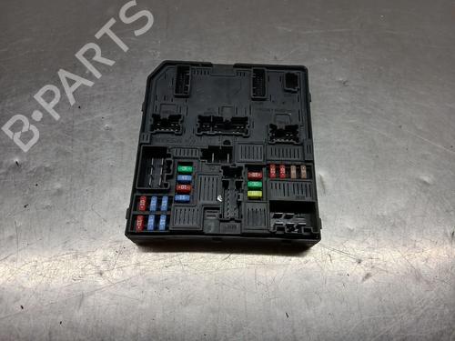 Used Fuse box Fuse box 38109061 38109061