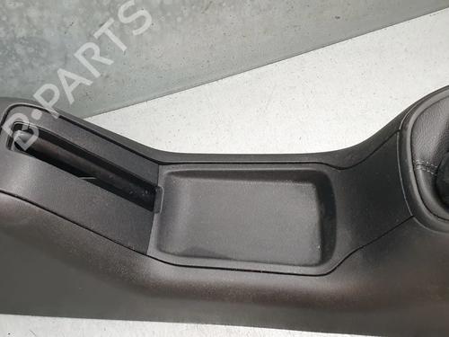 Armrest / Center console CITROËN C3 III (SX) 1.2 PureTech 82 | BP38600330I20 - Image 4